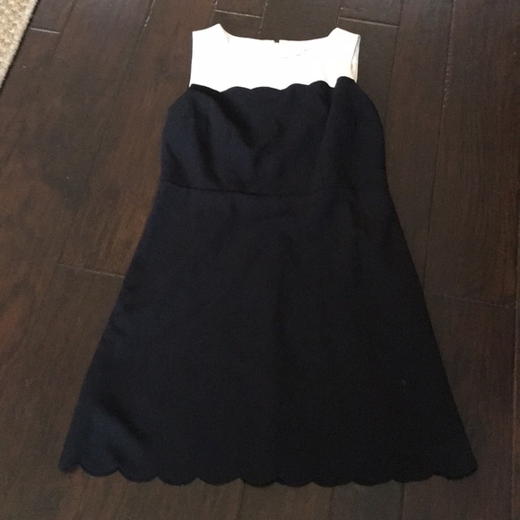 LOFT Dresses & Skirts - Loft scallop neck and hem dress. UEC